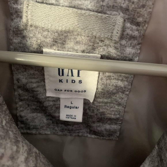 Gap kids gray puffer vest - Picture 2 of 3